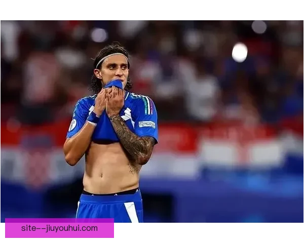 阿森纳正式签约意大利后卫卡拉菲奥里 增强防线实力