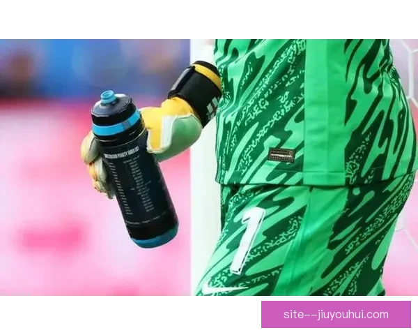 皮克福德巧用水壶小抄助英格兰在欧洲杯赛场夺目表现